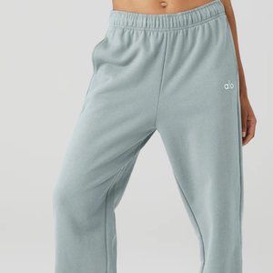 Alo Yoga Accolade Sweatpants in Cosmic Gray